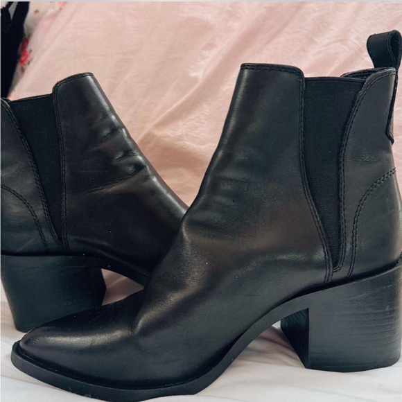 Steve Madden Black Ankle Booties - Picture 1 of 8